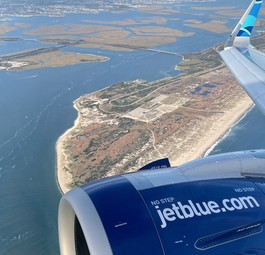 Blick aus dem Fenster eines Airbus A321 LR von Jetblue: Bald auch ab Genf unterwegs?