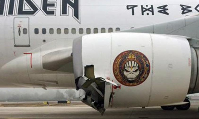 Boeing 747 von Iron Maiden stark beschädigt
