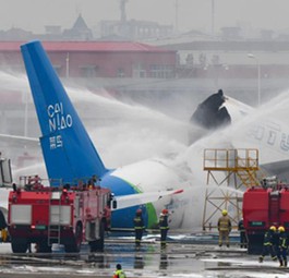 Der auseindergebroche Rumpf der Tupolev Tu-204 in Hangzhou: Nichts mehr zu retten.