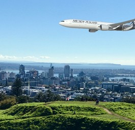 Boeing 777 von Air New Zealand über Auckland: Die Fluggesellschaft wird künftig keine Triple Seven mehr betreiben.