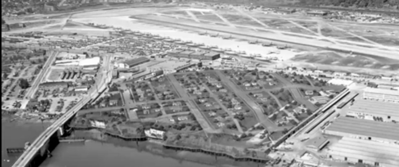 Luftaufnahme der Fake-Stadt auf dem Boeing Werk 2: Die Stadt wurde zur Tarnung gebaut.