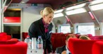 Rot statt blau: KLM-Passagiere zwischen Brüssel und Amsterdam fahren bald vermehrt in Thalys-Zügen.