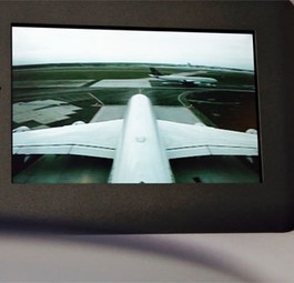 Blick von der Heckkamera eines Airbus A380 auf einen A340 von Lufthansa: Ein Flugzeug als Reserve für Eurowings.