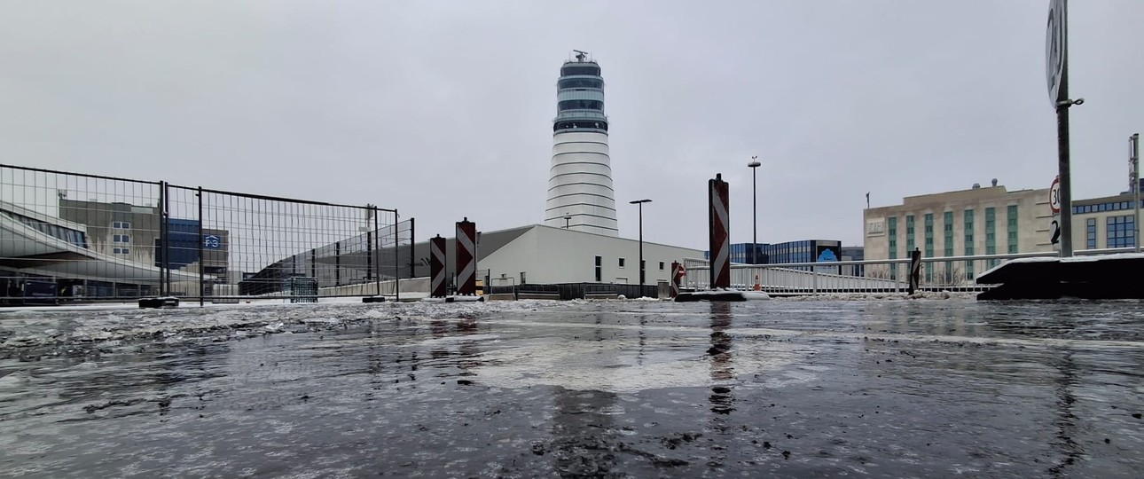 Flughafen Wien: Aktuell steht alles wegen Glatteis still.
