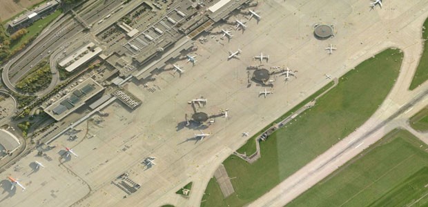 Gleicher Platz, mehr Komfort: Das neue Terminal für Großraumflugzeuge bietet an allen Stellplätzen Andockstationen.