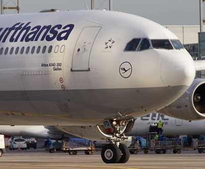Lufthansas Airbus A340-300 mit dem Kennzeichen D-AIFD und dem Taufnahmen Gießen (hier zu sehen 2018 in Frankfurt): Steht derzeit in Mexiko.