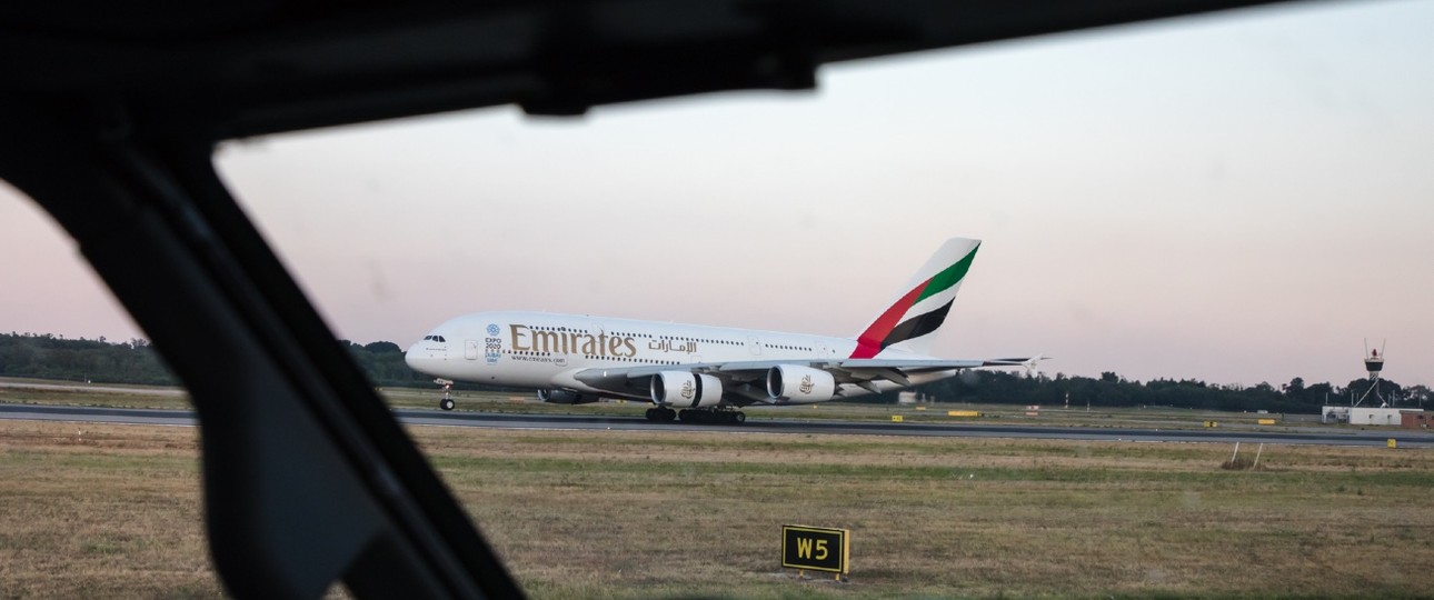 Blick aus dem Cockpit: Bei vielen Airlines steuert am Boden der Kapitän.