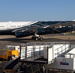 Airbus A340 mit der Kennung 5A-ONE im April 2017 in Perpignan: Gehörte einst Gaddafi.