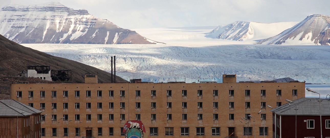 Der Ort Pyramiden auf Spitzbergen: Auch ein Flugzeugabsturz trug dazu bei, dass Russland die Kohleförderung hier einstellte. Kommen nun russische Touristen?