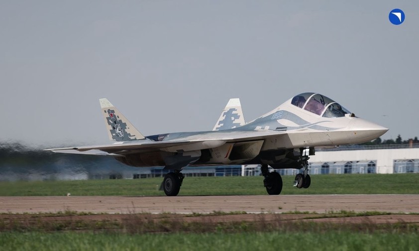 Sukhoi Su-57: Erstflug absolviert.