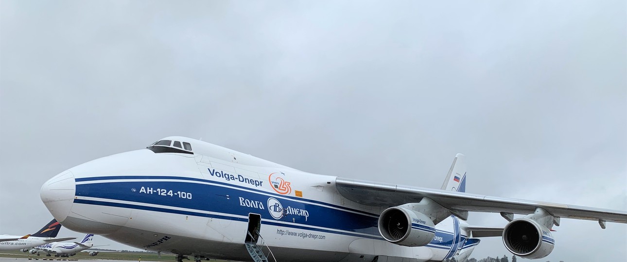 Die Antonov An-124: Der 70 Meter lange Flieger kann 150 Tonnen Fracht laden.