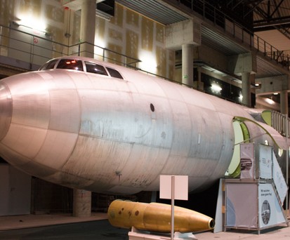 In einem Hangar am Flughafen Dresden steht das einzige Überbleibsel aus der Ära Baade 152. Der Rumpf mit der Nummer 11 hob nie ab und hat nie Flügel bekommen, wurde aber als einziges Bauteil vor der Verschrottung bewahrt.