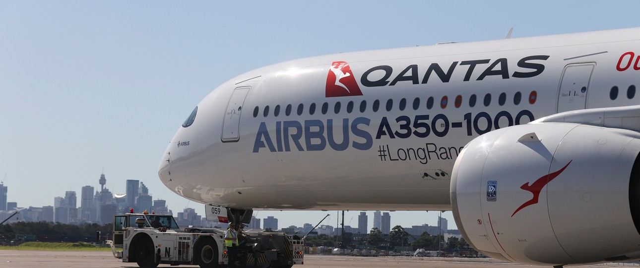 A350-1000: Diesem verpasste Airbus für eine Demotour 2022 zeitweise eine Qantas-Beklebung.