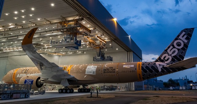 A350F MSN700 - roll out by night AI-PHO-0108-36-A350F MSN700 - roll out (by night)010