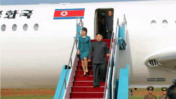 Kim Jong-un scheint sich im alten Sowjetflieger sichtlich wohl zu fühlen.