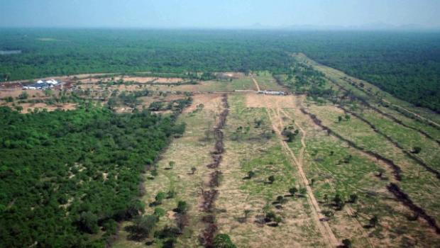 Bauarbeiten bei Hambantota: neuer Flughafen für den Tourismus.