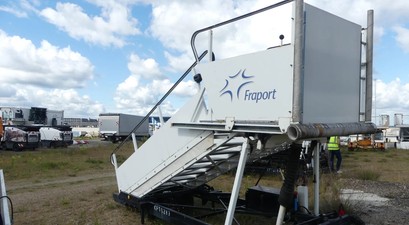 Mobile Fluggastreppe von Terminal 2: Muss vom Käufer abgeholt werden.
