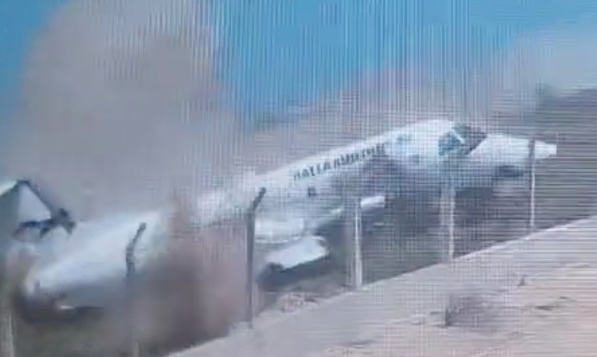 Der Moment vor dem Aufprall: Die Maschine zerbricht.