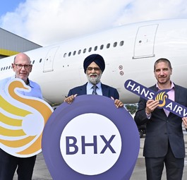 Die Chefetage von Hans Airways bei der Übergabe des Airbus A330: Bald wieder weg?