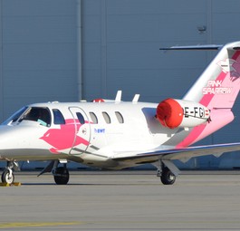 Cessna 525 Citation von Pink Sparrow: Fliegt PCR-Tests zwischen Linz sowie München und Rotterdam.