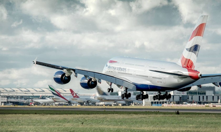 Airbus A380 von British Airways am Flughafen Heathrow: Die Klimaneutralität wird deutlich teurer.