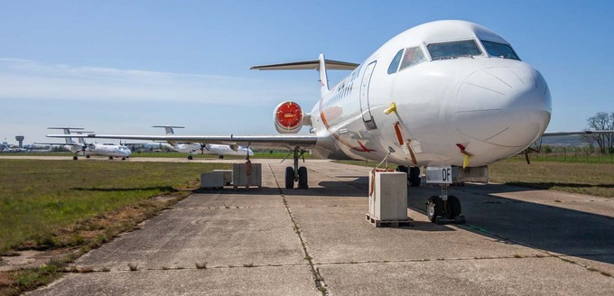 Neben den Dash 8 parken bisher auch Flugzeuge slowakischer Betreiber am Flughafen. Darunter Boeing 737 der slowakischen Fluglinien Air Explore und Go 2 Sky sowie eine Fokker 70 von Tus Air.