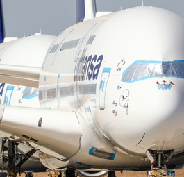 Airbus A380 von Lufthansa in Teruel: Immer weniger Jets eingemottet.