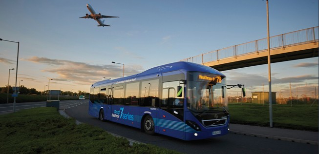 Bus in Richtung Heathrow: Der Flughafen bräuchte mit mehr Kapazität auch mehr Verbindungen.