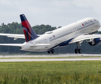Der erste Erfolg für Airbus. Delta stockt die Bestellung für A220 um zwölf Exemplare auf.