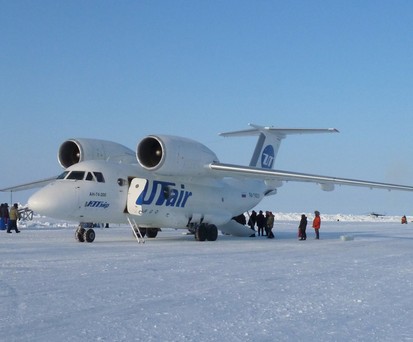 Antonov An-74 beim Eis-Lager Barneo.