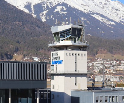 Flughafen Innsbruck: Der Airport der Tiroler Landeshauptstadt ...