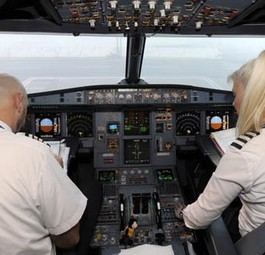 Cockpit eines A319: Auf andere Typen müsste man sich umschulen.