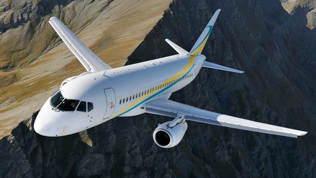 Sukhoi Superjet in den Farben von Comlux: Bestellung bleibt.