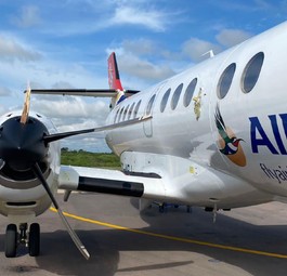 Die beschädigteBAE Jetstream 41 von Airlink: Am Propeller ist infolge eines Vogelschlages das obere Blatt abgebrochen.