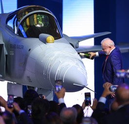 Staatspräsident Luiz Inácio Lula da Silva tauft die erste heimische Gripen E: Gemeinschaftsprojekt von Saab und Embraer