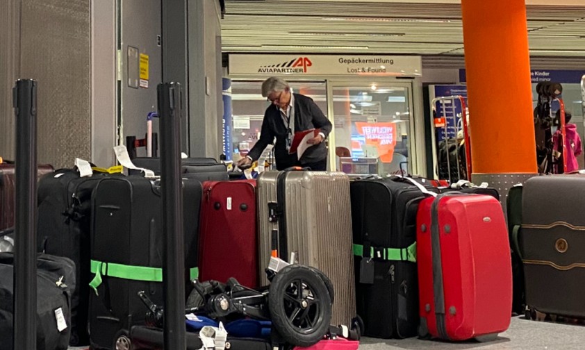 Koffer vor der Gepäckermittlung von Aviapartner am DUS: Bald wieder chaotisch?