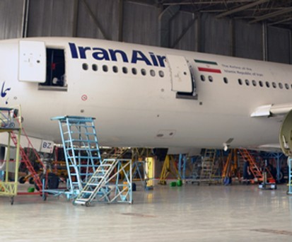 Wartung bei Iran Air: Die Mechaniker müssen eine alte Flotte am Leben halten.