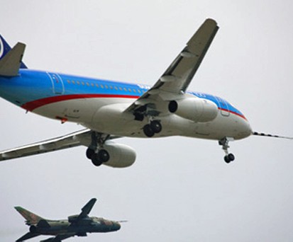 Superjet 100 auf einem Showflug: Bald eine grosse Schwester?