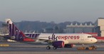 A320 Neo von Hong Kong Express am Airbus-Werk Hamburg-Finkenwerder: Die Fluggesellschaft könnte den Besitzer wechseln.