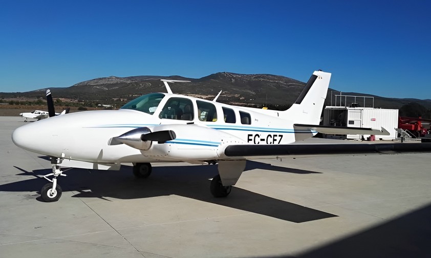 Beechcraft 58 Baron von Euroairlines: Mitte zum Zweck.