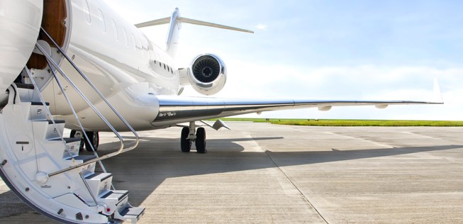 Businessjet am Flughafen: In Indien ist das enorm aufwändig.