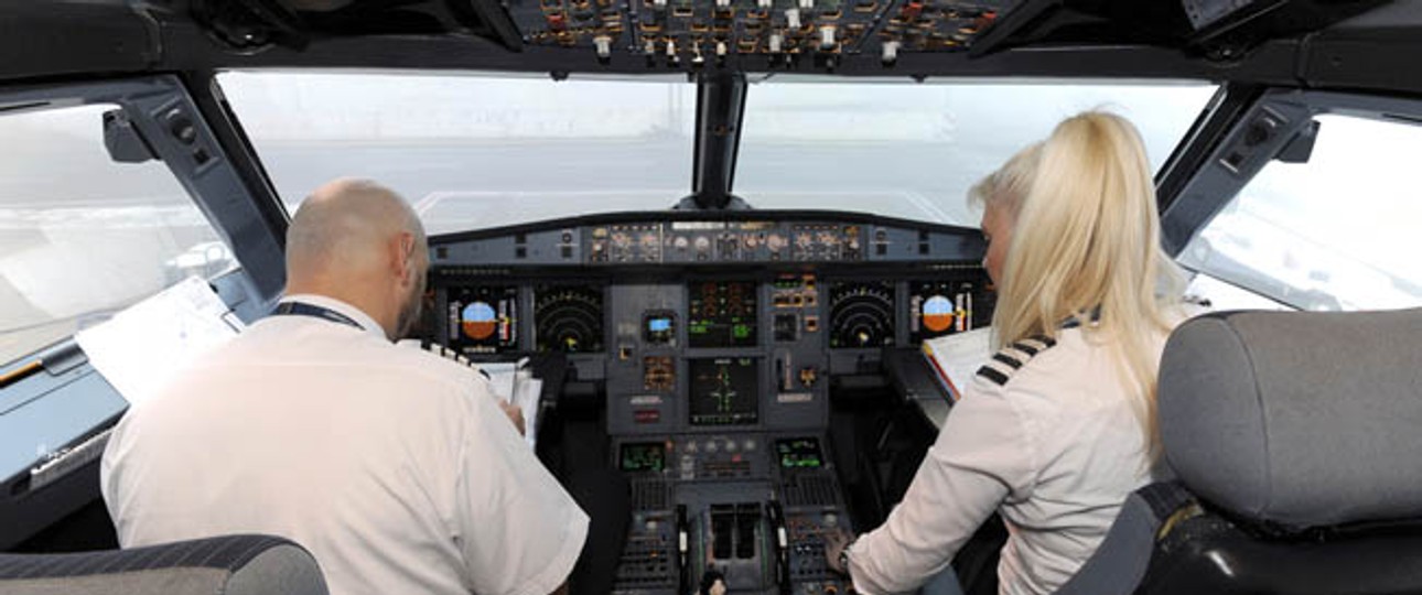 Cockpit eines A319: Auf andere Typen müsste man sich umschulen.