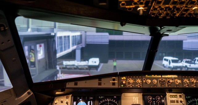 Cockpit eines Airbus A320 von Lufthansa: Der Kopilot war während zehn Minuten handlungsunfähig.