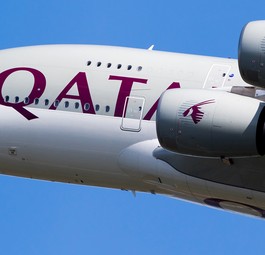 <strong>Qatar Airways:</strong> Kein anderer Airline-Chef hat den A380 so hart und stetig kritisiert wie Akbar Al Baker von Qatar Airways. Dennoch reaktivierte die Airline den Superjumbo nach einer Pandemie-Pause - <a href="https://www.aerotelegraph.com/in-neun-wochen-fliegt-qatar-airways-wieder-mit-airbus-a380">und verwies auf ihre aktuellen A350-Probleme</a>. Von diesen wird wohl auch die Zukunft des A380 bei der Fluglinie aus Katar abhängen. Aktuell sind acht der zehn A380 von von Qatar Airways aktiv.