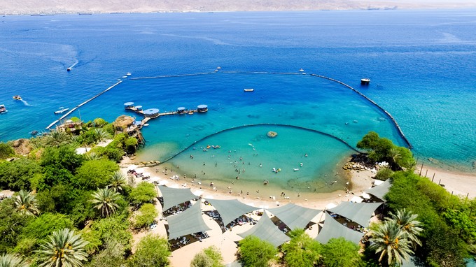 Ein Highlight ist der familienfreundliche Ökostrand Dolphin Reef.