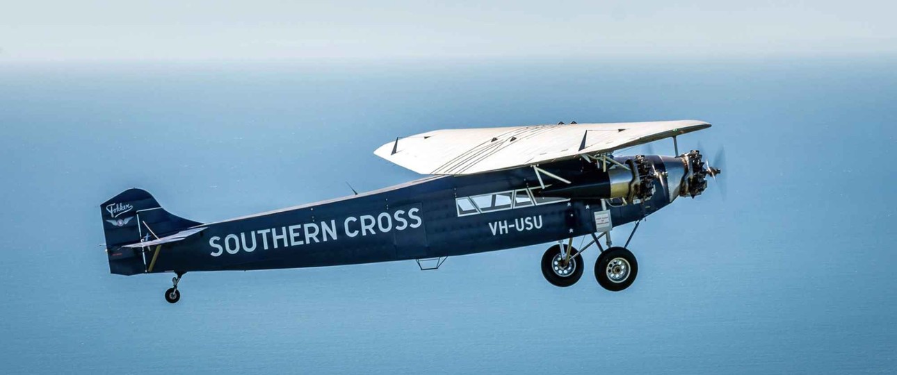 Der Nachbau der Southern Cross in der Luft: Das Flugzeug ist nach 21 Jahren wieder flugfähig.