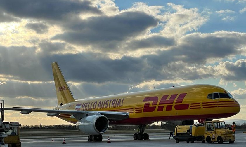 Hello Austria! Die Boeing 757 wechselte  die Registrierung.