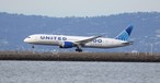 N61101: Die Boeing 787 macht United Airlines Probleme.