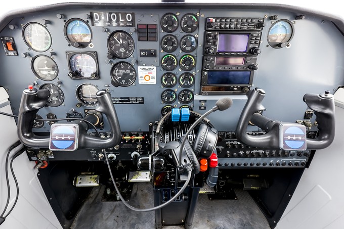 Ein Blick ins Cockpit der D-IOLO,  Baujahr 2007, ...