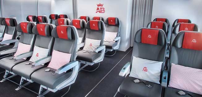 In der Premium Economy stehen sieben Sitze pro Reihe und es gibt 36 Zoll Sitzabstand.